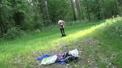 Mi travesto per un cliente nella foresta. Primo sesso a pagamento