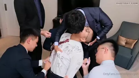 Asiate im Anzug – heißer Gay-Sex