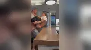 Porno-Paar – Hotel – Freunde – Dan & Damien