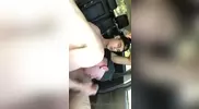 Hotboy111 se la chupan en su coche