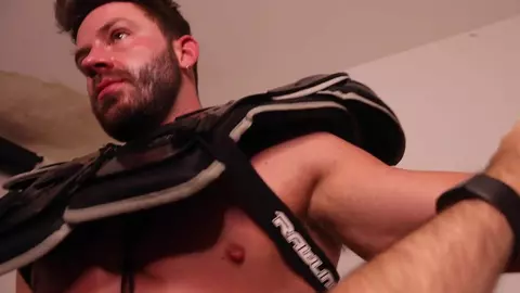 Johnny si fa fare un massaggio sportivo - Johnny Tyson, Sir Alexander