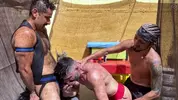 ¡Puño – Breed – Felch! ¡Puños crudos, pollas duras y un agujero destruido!