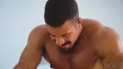 Le bodybuilder mûr Jericho James baise Manuel Skye