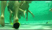 Orgie au bord de la piscine : Tim, Brad & leurs potes