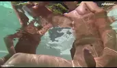 Orgie au bord de la piscine : Tim, Brad & leurs potes