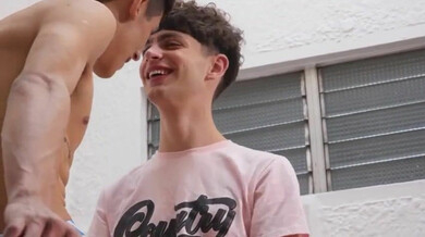 Couple de minets sexy à la maison – Xander & Zayne