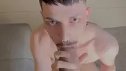 "no se lo digas a tu chica"