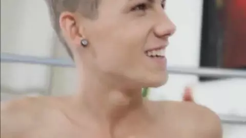 Casal de twinks flip flop – Brad e Tim