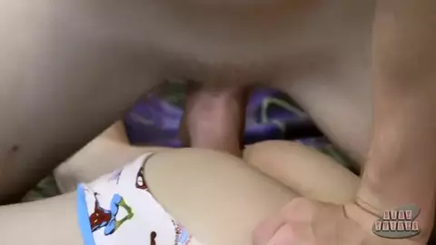 Pareja de twinks sexy en flip-flop – Taylor y Cameron