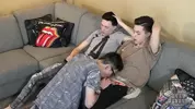 Trio quente de twinks gamers: Damon, Kurt e Cameron