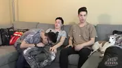 Trio quente de twinks gamers: Damon, Kurt e Cameron