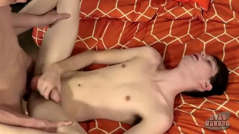 Casal sexy de twinks – Cooper & Bryce