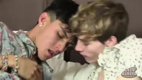 Couple twinks sexy – Maxxie & James