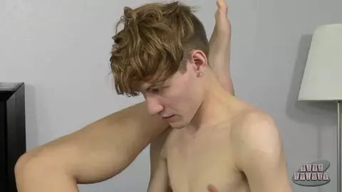 Coppia di twinks sexy – James & Trey