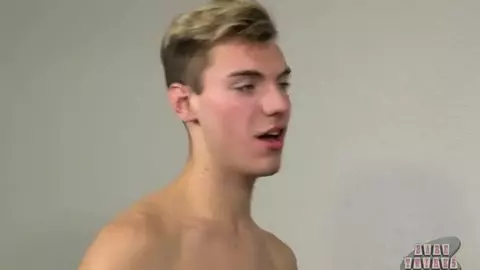 Plan à trois twinks – James, Aiden & Max