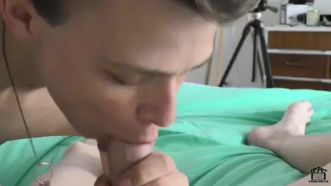 Twink-Freunde beim Sex: James & Austin