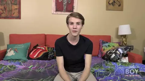 Sexy Solo-Twink mit Dildo: James-Show