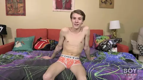 Twink solo sexy con dildo: show de James