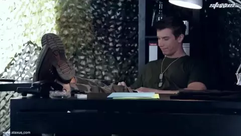 Heißes Paar mit Freunden – John & Xander