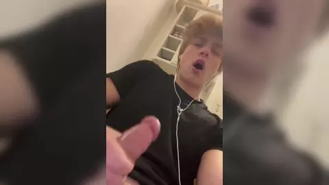 Zusammenstellung muskulöser Twinks beim Wichsen