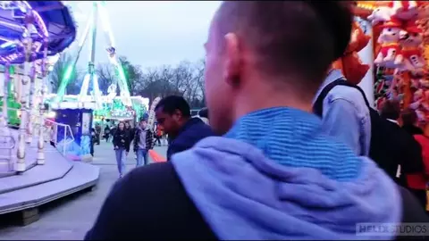 Couple sexy de minets à la maison – John & Adam