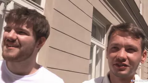 Hot 3-way avec mecs poilus