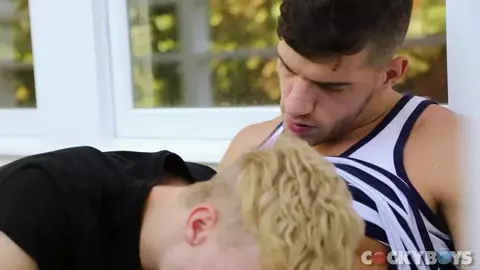 Ty Roderick baise le minet blond sexy Max Ryder
