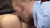 Heißes Büro-Treffen unter Kollegen: Tim