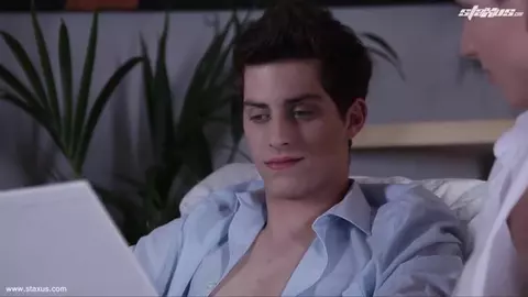 Pareja de twinks – Ryan y Xander con amigos