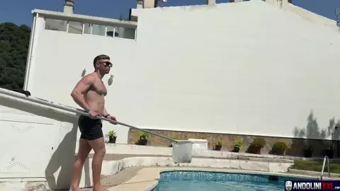 Deck da piscina – Andolini, BlondBigDick, Matthew Ellis