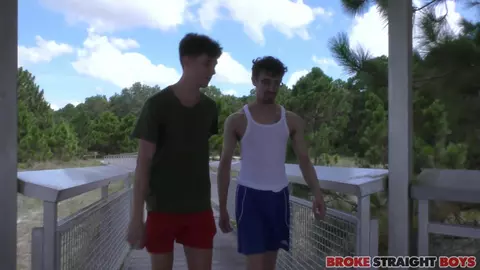 Twinks stretti hanno orgasmi all’aperto — Andy Adler & Alex Rise