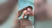 Damien Rouxxx a bordo piscina