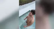 Damien Rouxxx a bordo piscina