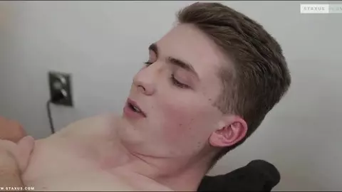 Pareja de twinks sexy – Charlie y Nico