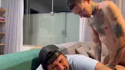Ed Oliveira e Victor Veiga fodem no sofá – victxr_92