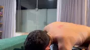 Ed Oliveira e Victor Veiga fodem no sofá – victxr_92