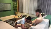Ed Oliveira e Victor Veiga fodem no sofá – victxr_92