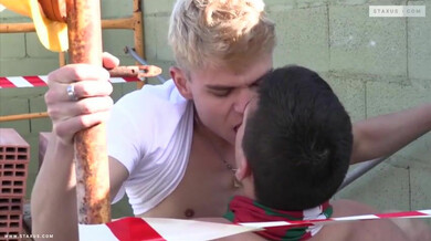 Sexy Twink-Paar — Flip-Flop — Mike & Titus