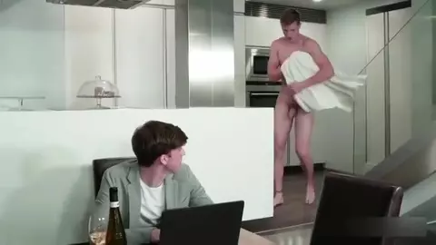 Coppia sexy di fidanzati caldi: Adrian e Josh