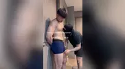 Friendlyhotmen – ragazzo asiatico muscoloso riceve una pompino anonimo