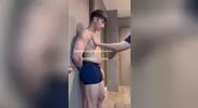 Friendlyhotmen – ragazzo asiatico muscoloso riceve una pompino anonimo