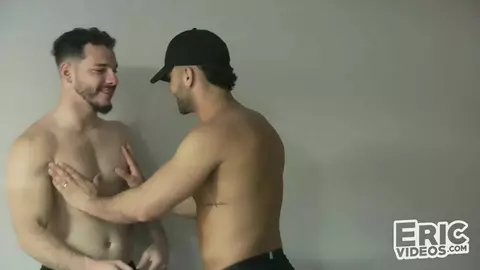 Antonio V, Ricky Hard - beide in der Garage gefickt