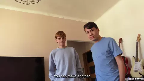 Sesso di gruppo in hotel tra amici – Danny Hunte