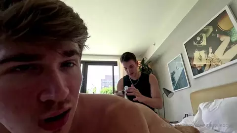 Connor Peters engravida Chris Stewart