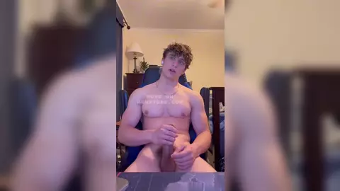 Therealbenitalian se masturba y se corre