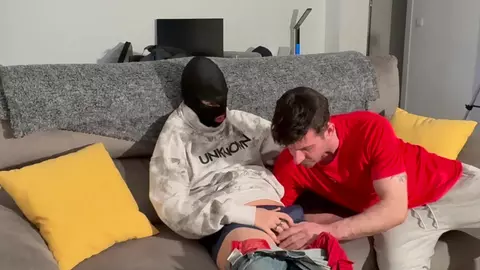 XiscoXX leva de um “hétero”