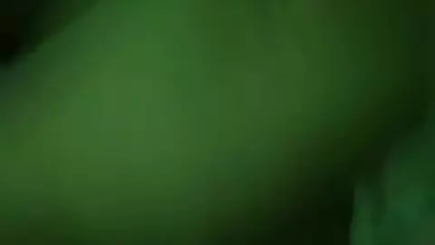 Ich wichse allein in meinem Zimmer vor Greenscreen – gefällt euch das?