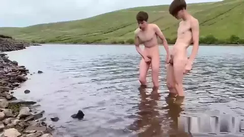 Coppia calda all'aperto – il twink Lucian si fa scopare