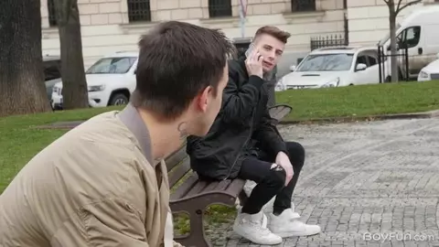 Couple de twinks et meilleurs potes - Jérôme & Desmond