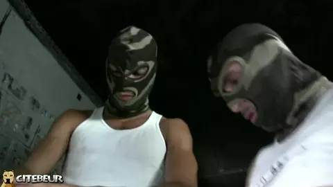 Gang de capuz em ação – Tyron Bang